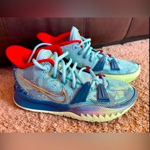 Brand New without tags Kyrie 7 preheat special FC -DC0588-400 sneakers size 5